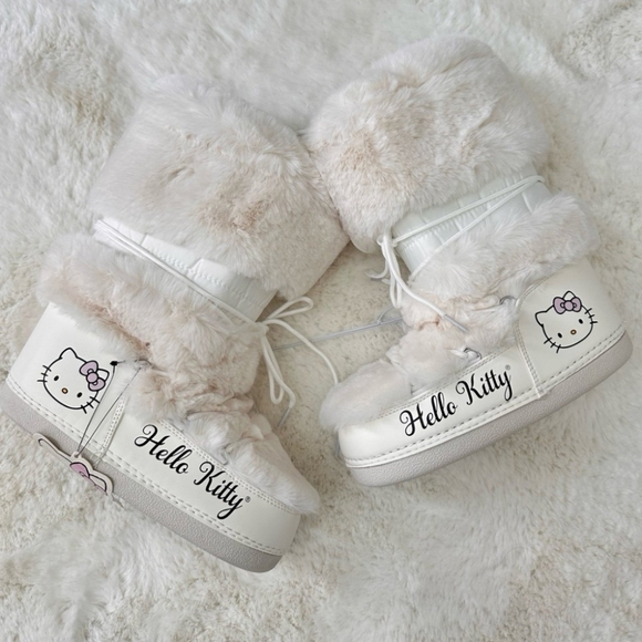 Hello Kitty Boots 💙 - Picture 6 of 6